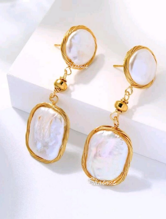 Rama Blue Stone With Golden Design Tear Drop Rings
