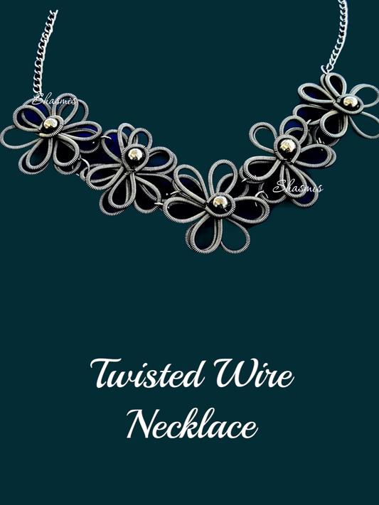Black Color Twisted Wire Fashionable Necklace 