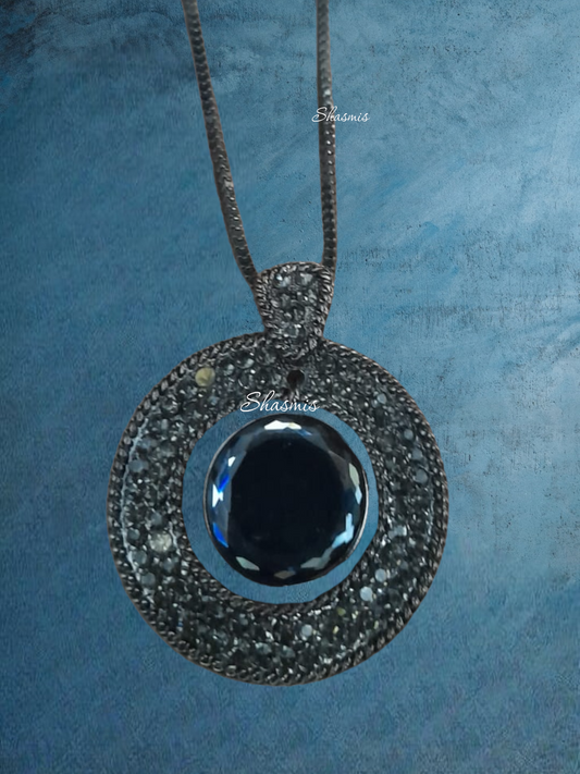 Long Black Color Centre Stone on Drop Chain Necklace 